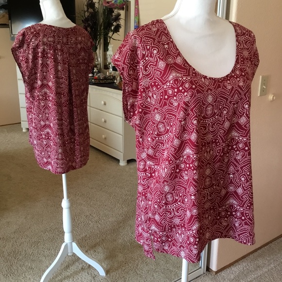 🛍️2/$20 Set of 2 cap sleeve blouses - Picture 2 of 4